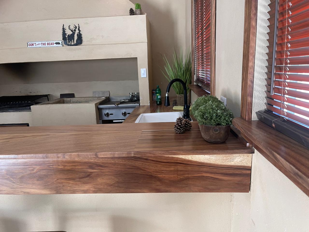 Cocina Exterior - Superficie de Nogal